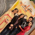 Bhumika Chawla Instagram - A beautiful fun evening with such wonderful people . Srikanth and I worked together in 2000 in Roja Koottam his first film .. well it’s been a long journey for both of us . Having worked again with him for the third time I have to say it’s wonderful to know him as a person , kind , graceful , well brought up , a thorough gentleman . Vandana meeting you was wonderful .. love your energy and the positive vibe . Stay blessed . 💕