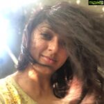 Bhumika Chawla Instagram - Zindagi laut ke phir wahi is Makam pe aayegi ... jaha kuch waqt pehle thi .... bus is baar phir wahi galatiyan hum na kar baithe jo kar chuke hai ... Kai baar .... Khuda lauta dega wahi raahen ... Bus un raahon pe gustakhiya kum .... aur karam achche kuch zyada kar dena ... Riston ko aur pyar dena .... Jo kamaya hai thoda baat dena Apni Har saans mein RAB ka naam jod lena ... Har din raah chalte anjaan logo ke labon pe muskan De aana ... Aaj jo kaam roz ghar pe kar rahe ho ... Roz wahi karne walo ko aur izzat de dena ... aur apno ke liye roz waqt nikal lena .... Akhir mein bezubaan jaanwaron ko aur pyar de dena...