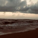 Bhumika Chawla Instagram - The cool breeze that soothes the soul .... where the sky and the sea meet ... the sand and feet meet ... bheed mein akele chale- lekin tanha nahi the .....