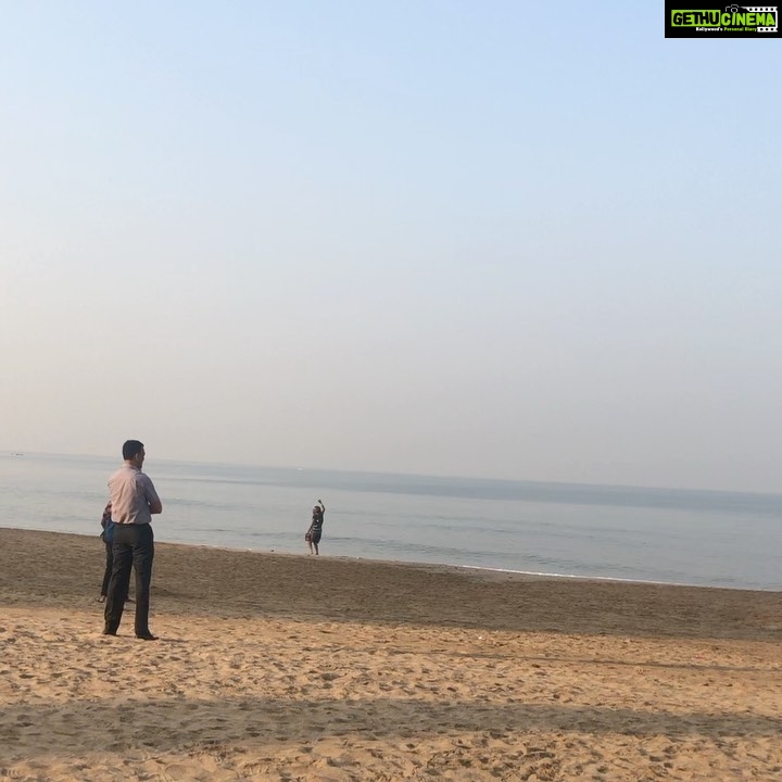 Bhumika Chawla Instagram - Good Morning Sunshine 😊 This is what we call LIVING IT UP FULLY 😊 love the vibes ... bless this man and bless all ... God is kind 🙏🌸