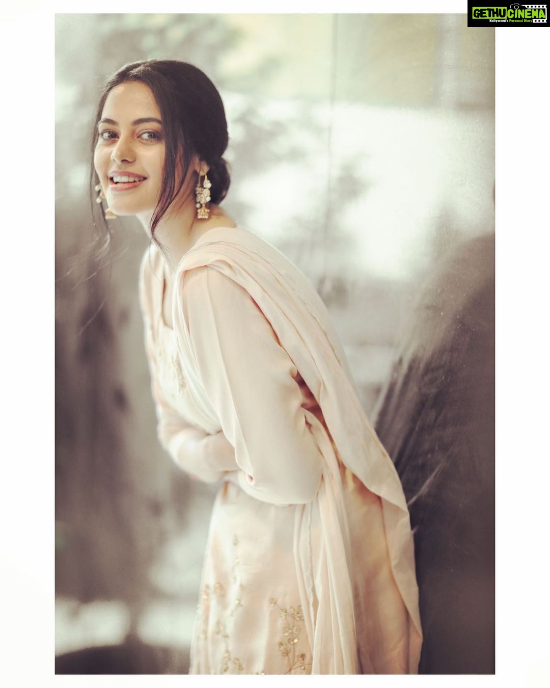 Bindu Madhavi Instagram - Outfit - @Etar_Textiles Earrings - @AmrapaliJewels H + M - @PinkyLohar Photography - @camerasenthil Styled by @Blueprint_By_Navya_Divya & @DesignByBlueprint