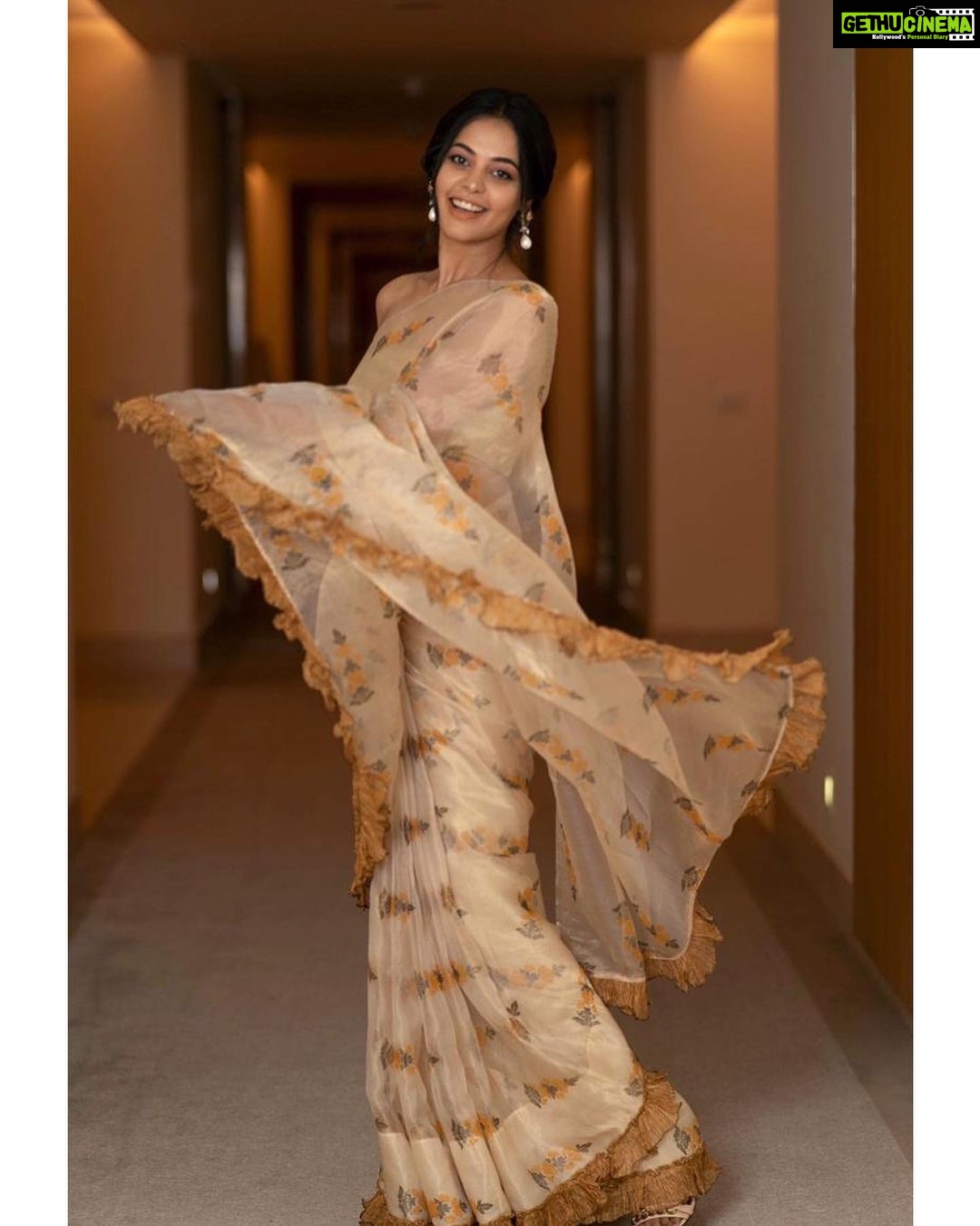 Bindu Madhavi Instagram - For the launch of Aha OTT platform Saree - @MerasalOfficial H + M - @Danam_Mua / @VurveSalon Photography - @Mahesh_Namburi Styled by @Blueprint_By_Navya_Divya & @DesignByBlueprint