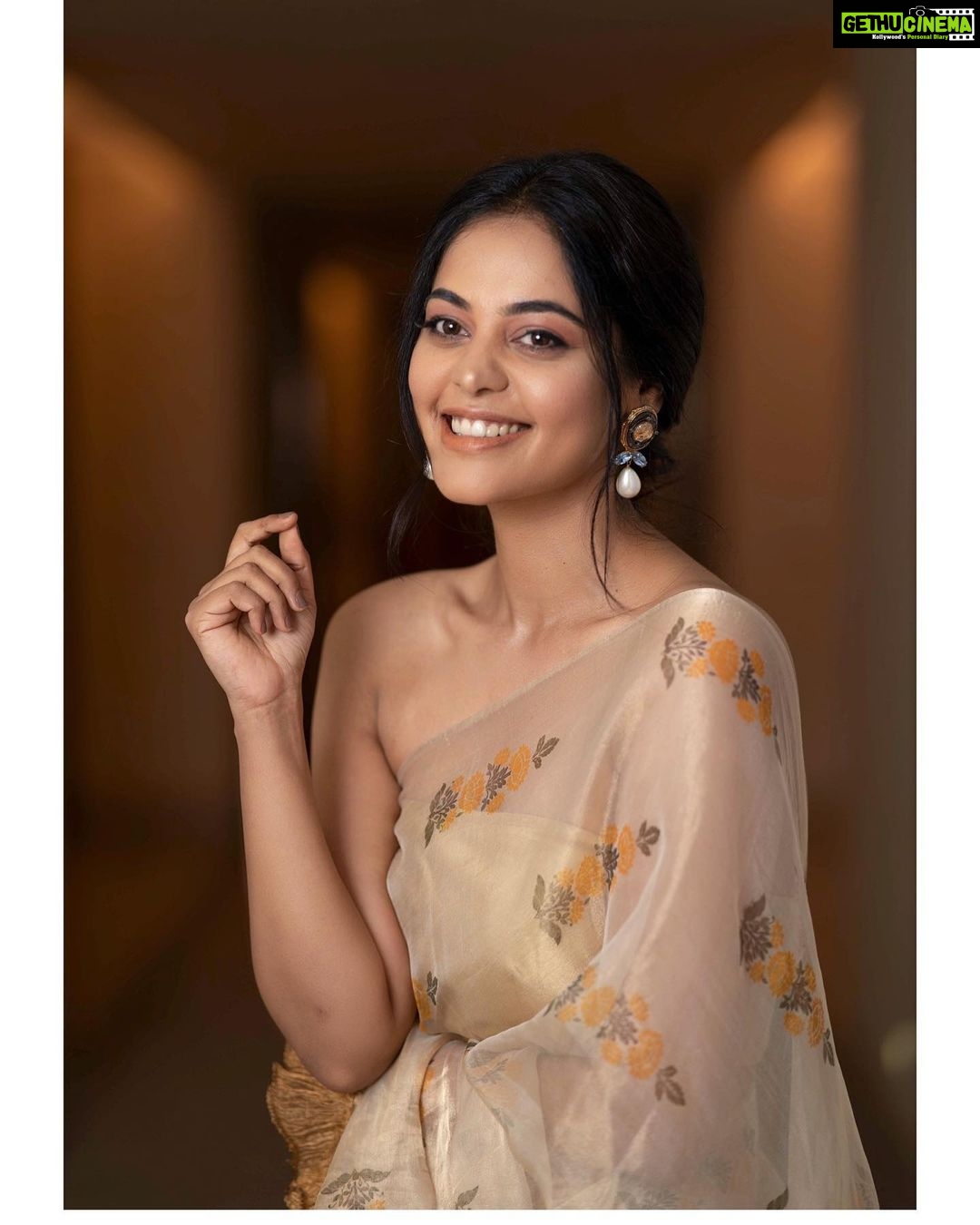 Bindu Madhavi Instagram - For the Launch of Aha OTT platform Saree - @MerasalOfficial H + M - @Danam_Mua / @VurveSalon Photography - @Mahesh_Namburi Styled by @Blueprint_By_Navya_Divya & @DesignByBlueprint