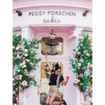 Bindu Madhavi Instagram - London series..... thanks for the clicks @rohanbmc @shana_mahendran.... miss u guys already ❤️😘 #redvelvet #favorite #cupcakes @peggyporschenofficial