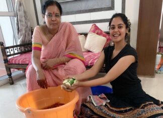 Bindu Madhavi Instagram - My Mother’s Day ritual..... 🤤#mangopickle #avakkai #amma #endlesslove