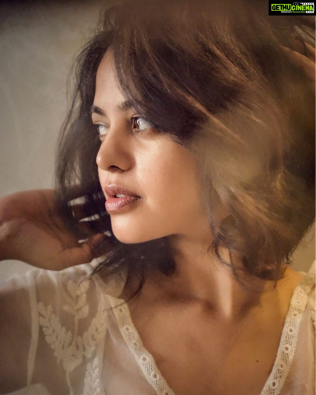 Bindu Madhavi Instagram - Make them stop and stare..... 😉