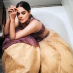 Bindu Madhavi Instagram - When all the locations are done and dusted😜 #bathtub Outfit and makeup - @suresh.menon, hair - @michellebegum_hairnmakeup, 📷 @raazphotography