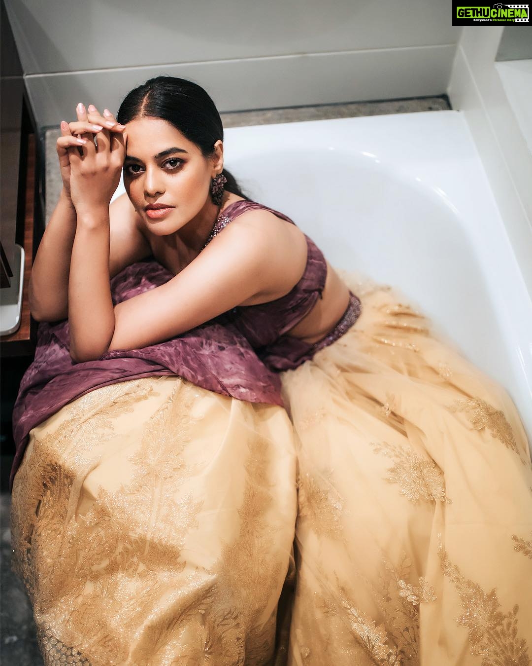Bindu Madhavi Instagram - When all the locations are done and dusted😜 #bathtub Outfit and makeup - @suresh.menon, hair - @michellebegum_hairnmakeup, 📷 @raazphotography
