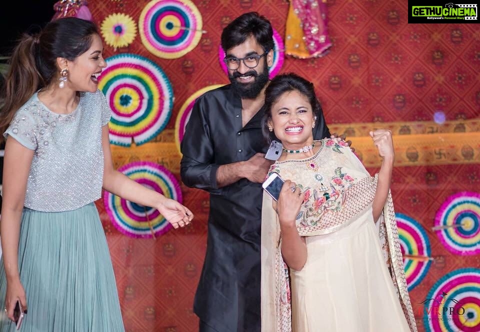 Bindu Madhavi Instagram - Time flies..... life happens.... but some friendships are meant to stay forever.... happy bday gouthu gaaa🤗🤗🤗🤗😘 @rajagoutham #mybestfriendsbday #throwbackpic