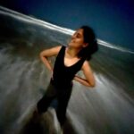 Bindu Madhavi Instagram - While u focus inwards, the whole world goes blurr....