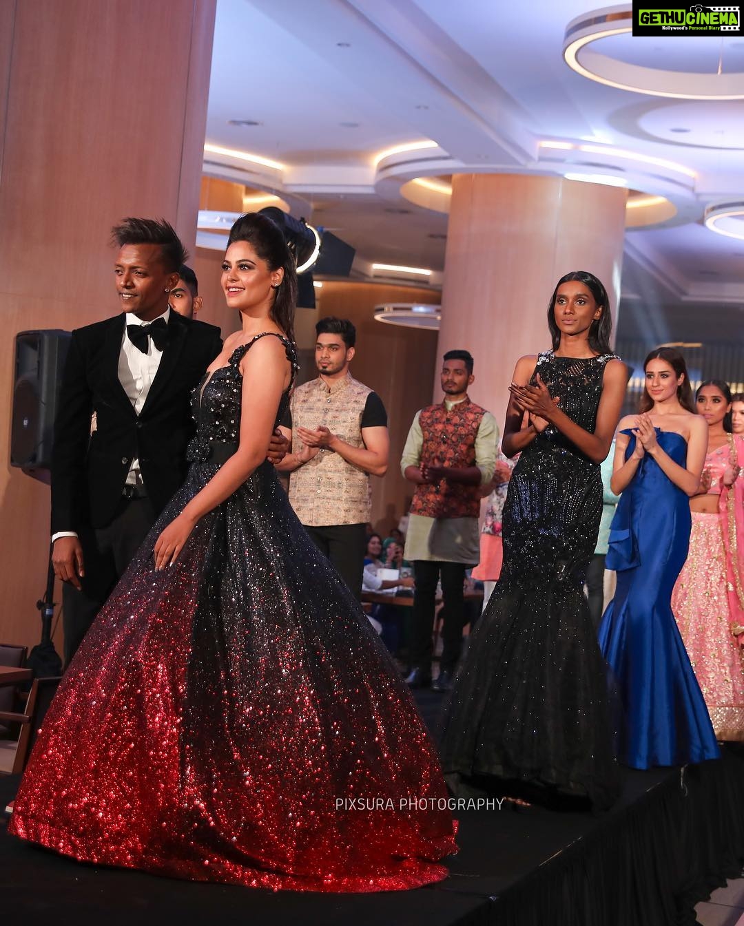 Bindu Madhavi Instagram - Before d month ends, here are d pics how we ended 2018..... For @sidneysladen show in Malaysia 🇲🇾 Makeup- @r.i.h.a.n.n.a.g, Hair- @sunnymua, 📷 @pixsura_photography