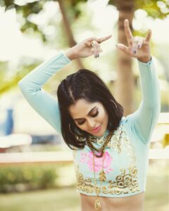 Bindu Madhavi Instagram - Let’s rock n roll..... #vikatan #dance Top - @ParamSahibClothing Make Up - @MakeupArtistryByKavithaSekar Hair - @VetriHairAndMakeup Photography - @KiransaPhotography Styled by @Blueprint_By_Navya_Divya & @DesignByBlueprint