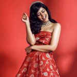 Bindu Madhavi Instagram - When I imagine the sound of colour RED ❤️♦️♥️ . . 📸- @sumanthkumarphotography 👗- @chaitanyarao_official Makeup n hair - @rachelstylesmith Accessories- @amrapalijewels @amethystchennai