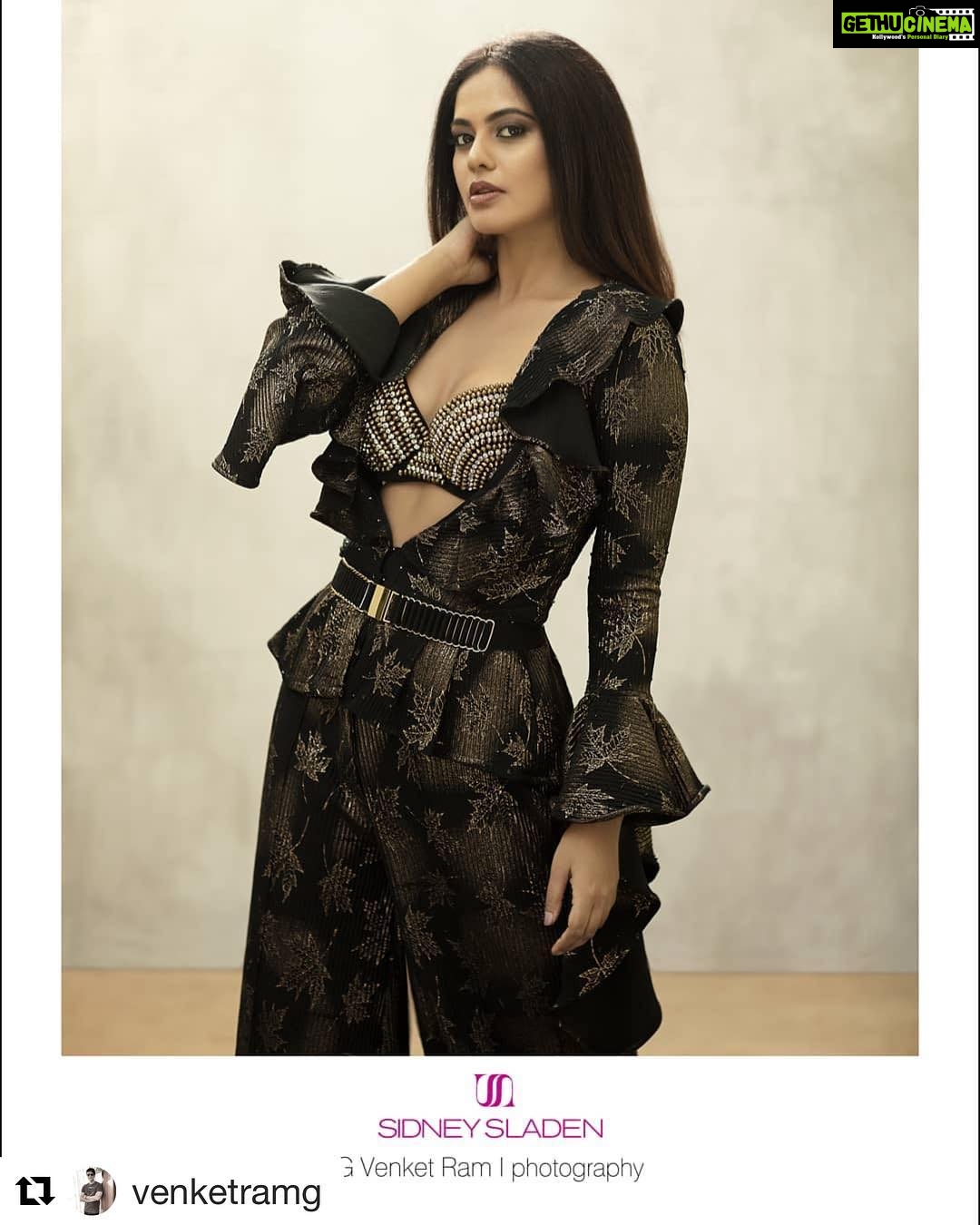 Bindu Madhavi Instagram - #Repost @venketramg with @get_repost ・・・ #Repost @sidneysladen @reposting_insta . . . . #thedarkhorse Featuring the beautiful @bindu_madhavii For #sidneysladen #designer : @sidneysladen #photography : @venketramg #mua : @bride_over #postproduction : @disha_dee #photography #fashionphotography #fashionmodel #lensculture #lensculture #lensculturestreet #photoshoot #fashioncouture #blackgown #gvenketram #gvenketramphotography #model