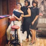 Bindu Madhavi Instagram - Tall girl problem #101..... Those akward pictures with ur short friends 😂😋😬😝 pls dnt kill me for this post @sravanthichukkapalli @swethakakarlapudi.... luv u guys❤️❤️❤️❤️😉