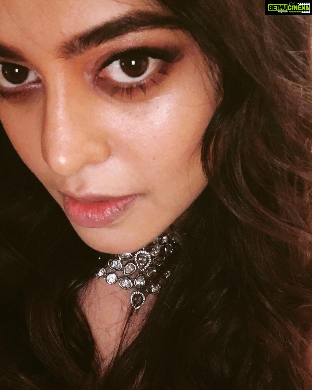Bindu Madhavi Instagram - We are all born mad and some remain so - Samuel beckett #myppl #crazybunch #showmadness #fashionweek @surya.ganapathy @pinkylohar @ayisha_ar