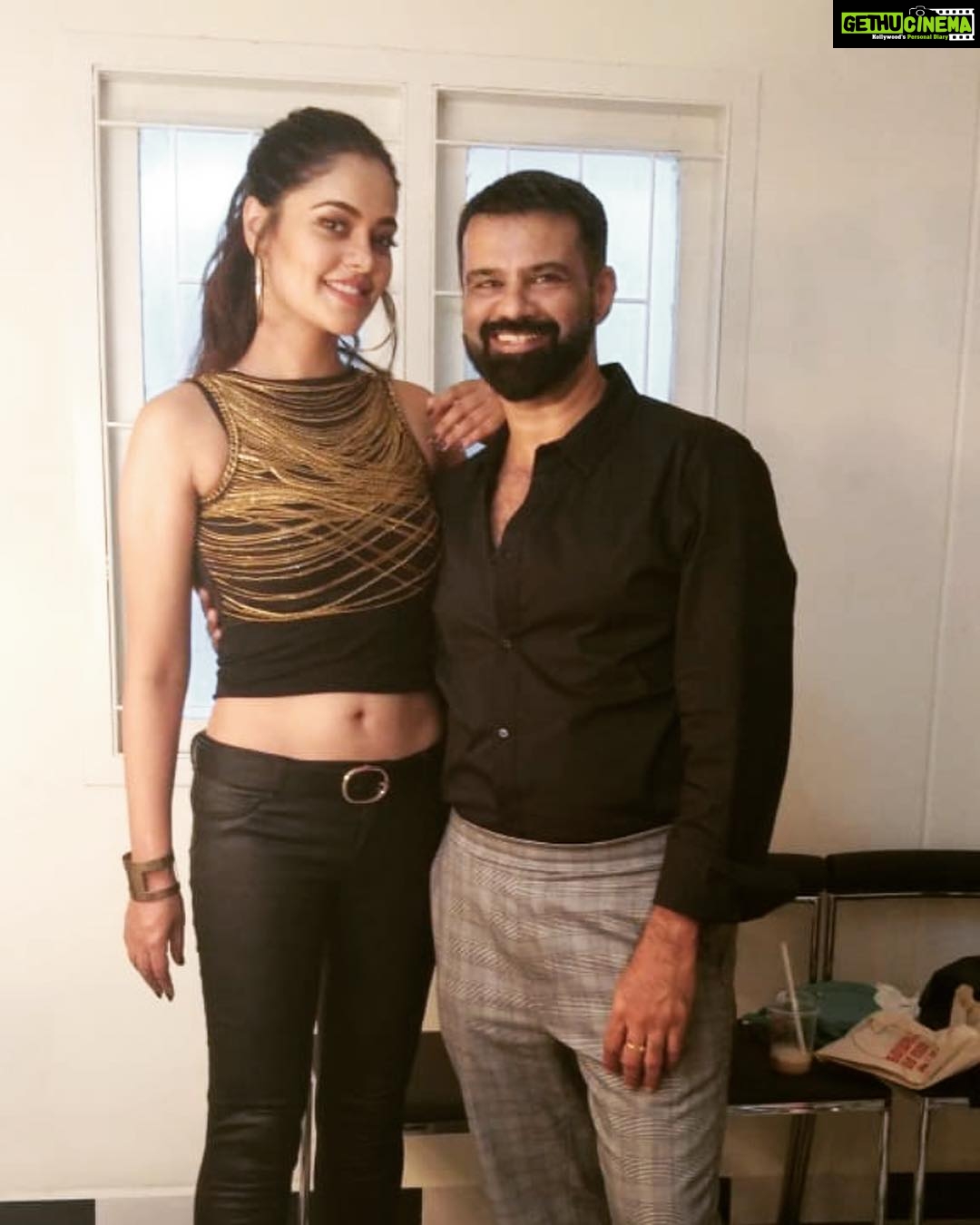 Bindu Madhavi Instagram - Styled by chaitu @chaitanyarao_official...... hair n makeup @pinkylohar #dance #jfwawards #showtime