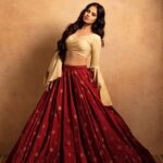 Bindu Madhavi Instagram - 📷 by the master @venketramg, in @suresh.menon indian couture..... hair - @pinkylohar, makeup - @suresh.menon.... best wishes for ya store launch su... 😘🤗 #sep30th