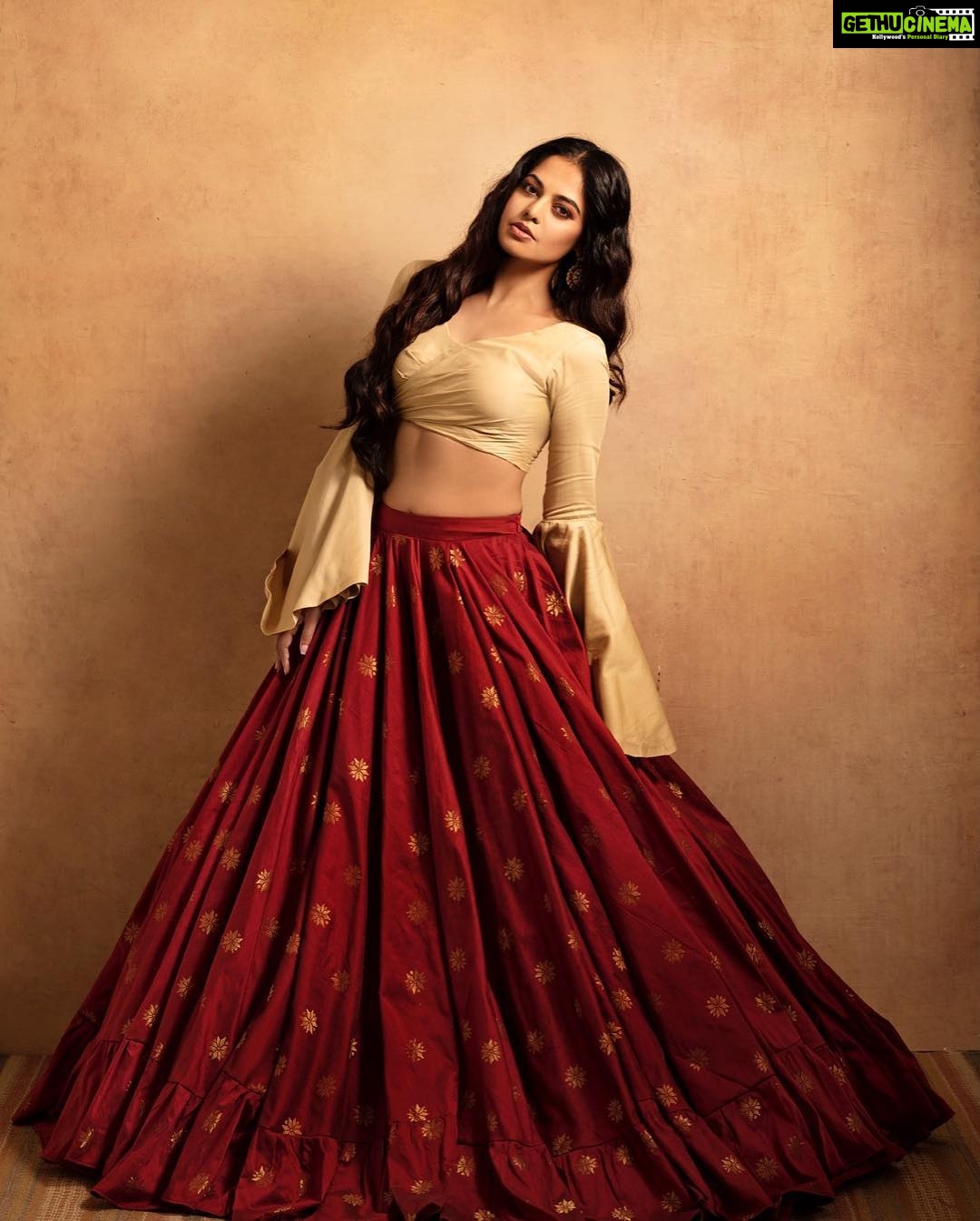 Bindu Madhavi Instagram - 📷 by the master @venketramg, in @suresh.menon indian couture..... hair - @pinkylohar, makeup - @suresh.menon.... best wishes for ya store launch su... 😘🤗 #sep30th