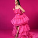 Bindu Madhavi Instagram - Merry Christmas guys💗💓💕 #pinkchristmas #hohoho #neonpink . . . . . 📸- @iimthefashionfellow 💄- @vurvesalon / @danam_mua Hair- @vurvesalon / @anuleenamol 👗- @shaiks_clothing Styling- @prajanyaanand Styling asst- @gayathri_ragunath Video edit - @vijay_rj_8