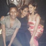 Bindu Madhavi Instagram - Little did I know why u guys were laughing clicking this pic 😝🤣🤣🤣 @sidneysladen #jan @r.i.h.a.n.n.a.g