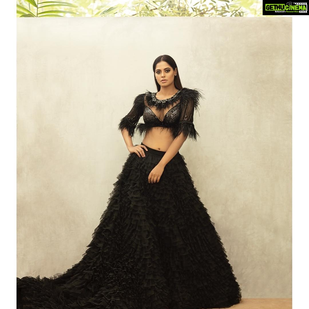 Bindu Madhavi Instagram - N here comes d first pic of The Dark Horse series...... Designer @sidneysladen #sidsaab Photography @venketramg Makeup n hair @bride_over Postproduction @disha_dee