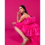 Bindu Madhavi Instagram – Feels like a girl in a candy shop 💗💓💕💗💓💕💗💓💕💗💓
#panjiimuttai  #Neon #pink 
.
.
.
.
.
 📸 – @iimthefashionfellow 
💄- @vurvesalon / @danam_mua 
Hair – @vurvesalon / @anuleenamol 
👗- @shaiks_clothing 
Styling- @prajanyaanand 
Style asst- @gayathri_ragunath