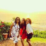 Bindu Madhavi Instagram - Salty air, sun-kissed hair 🌞🌊🏝 @sravanthichukkapalli @swethakakarlapudi #goa #offthemap #mygals👭