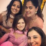 Bindu Madhavi Instagram - Chance made us Neighbours, hearts made us friends.... @kavitalunawath 💕