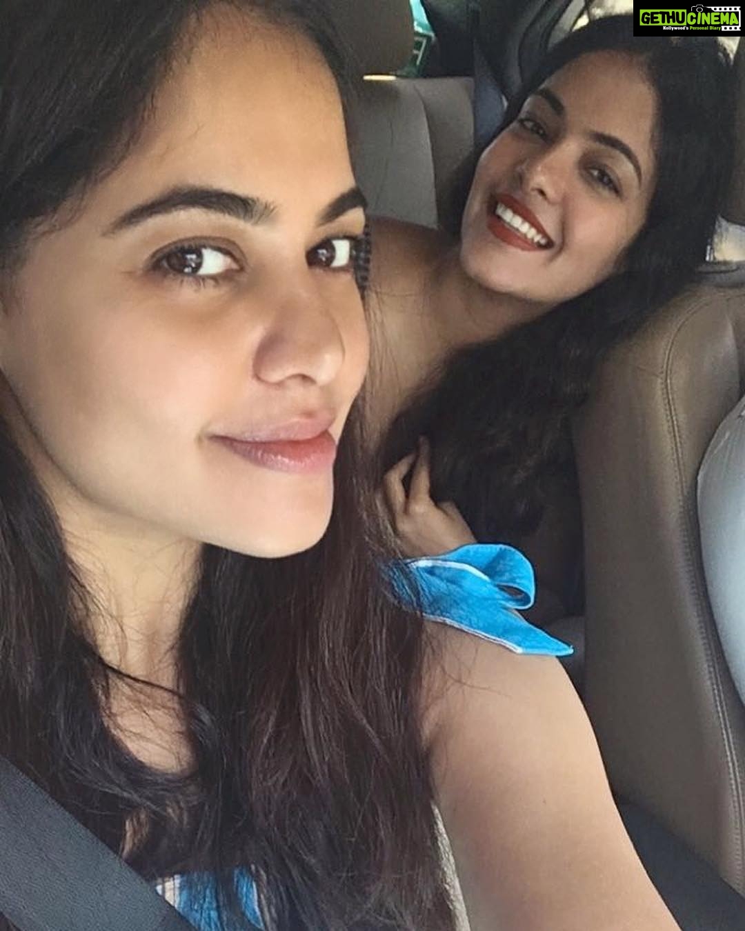 Bindu Madhavi Instagram - We are all born mad and some remain so - Samuel beckett #myppl #crazybunch #showmadness #fashionweek @surya.ganapathy @pinkylohar @ayisha_ar