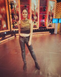 Bindu Madhavi Instagram - Styled by chaitu @chaitanyarao_official...... hair n makeup @pinkylohar #dance #jfwawards #showtime