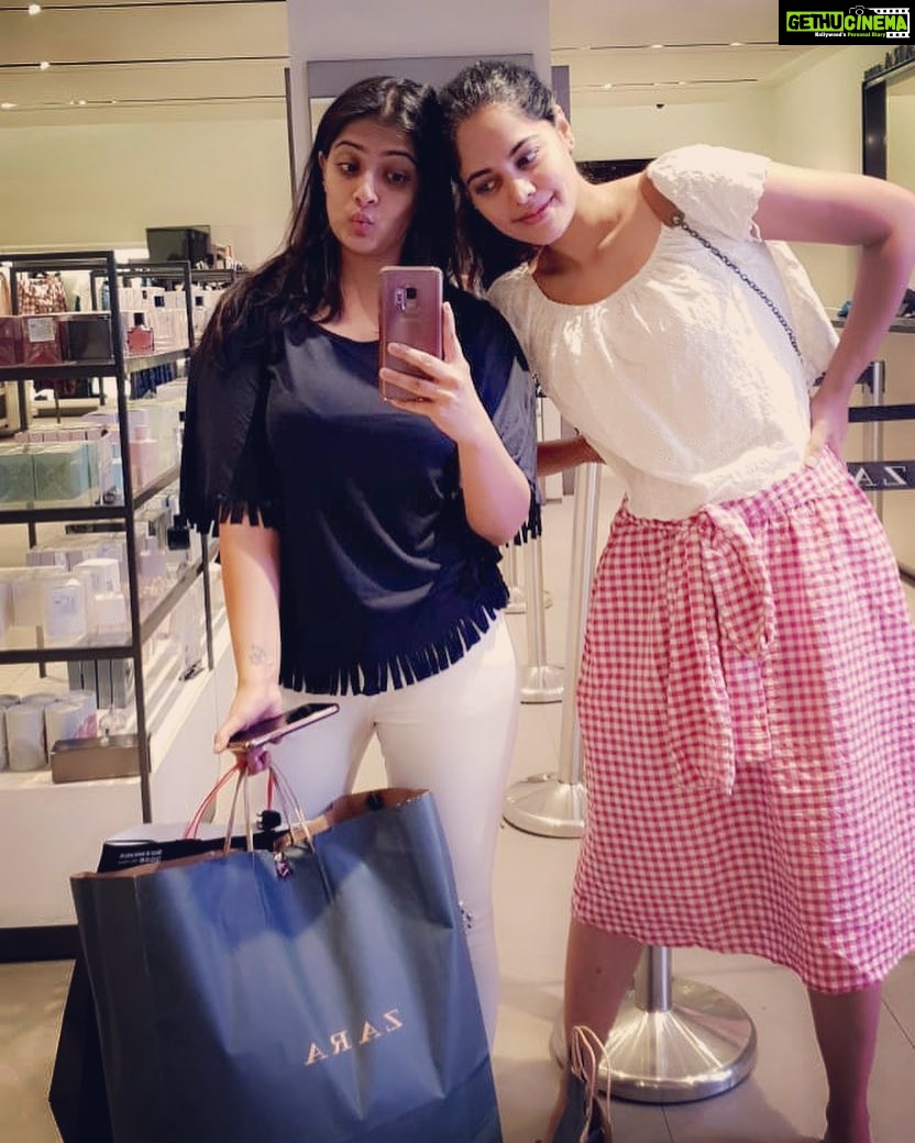 Bindu Madhavi Instagram - Cos it’s ShopO’clock somewhere💁♀️ @varusarathkumar