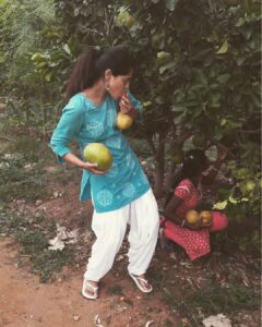 Bindu Madhavi Instagram - Thanku every1 forya wishes...... ❤️❤️❤️🤗🤗 day well spent in d farm.... #nature #farm #organic #village #devarintipalli #madanapalli #native
