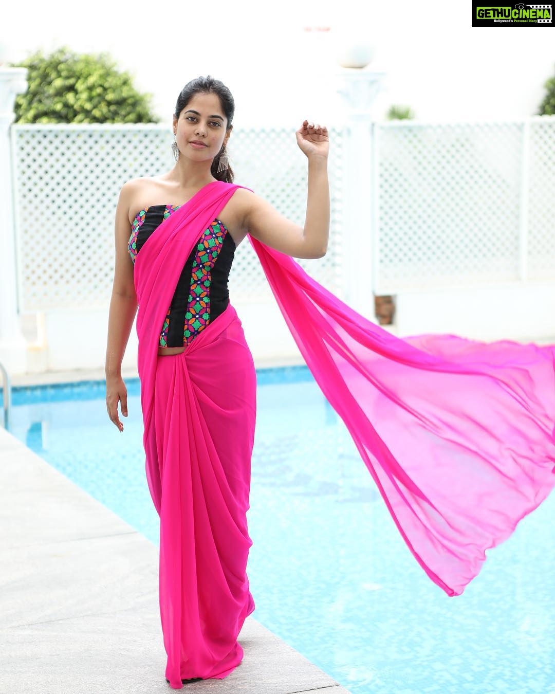 Bindu Madhavi Instagram - She wore a Saree, he tripped........ @amritha.ram