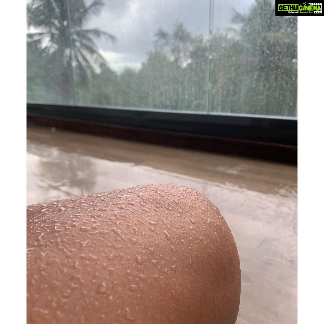 Bindu Madhavi Instagram - Feels..... #rainyday #chennai