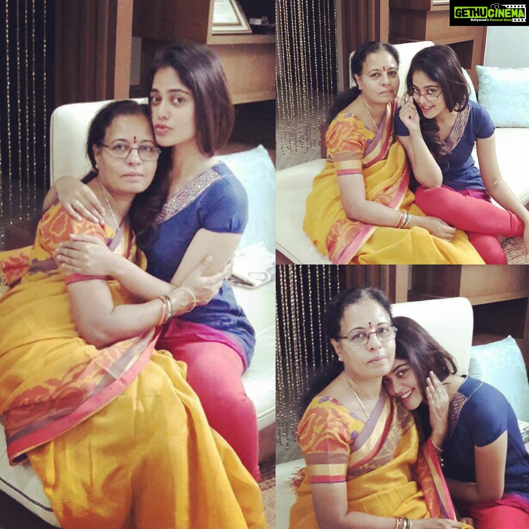 Bindu Madhavi Instagram - Mere paas maa hai..... 💫👩👧🤱❤️#amma #unconditionallove #myangel