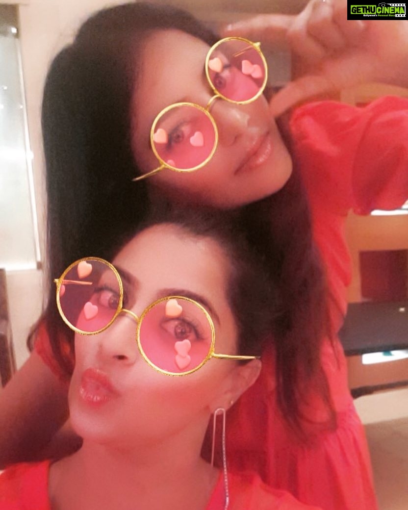 Bindu Madhavi Instagram - Having friends never has been more awesome! You truly are a great person to have around, even when you dnt share Food😝.....love you anyway! Happy birthday Gal.... wishing only the best for u....🤗😘