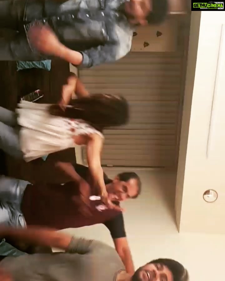 Bindu Madhavi Instagram - Dab for harmony😜 @actorarav @harish_kalyan #vaiapuri