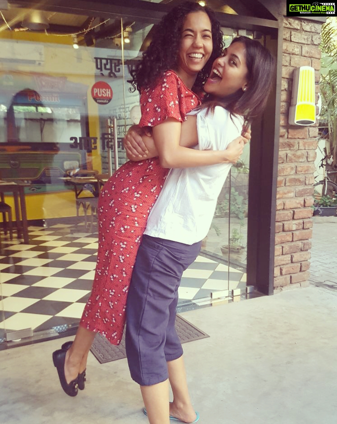 Bindu Madhavi Instagram - Thug life😂😆 @varshagovindu #sisters❤️👭