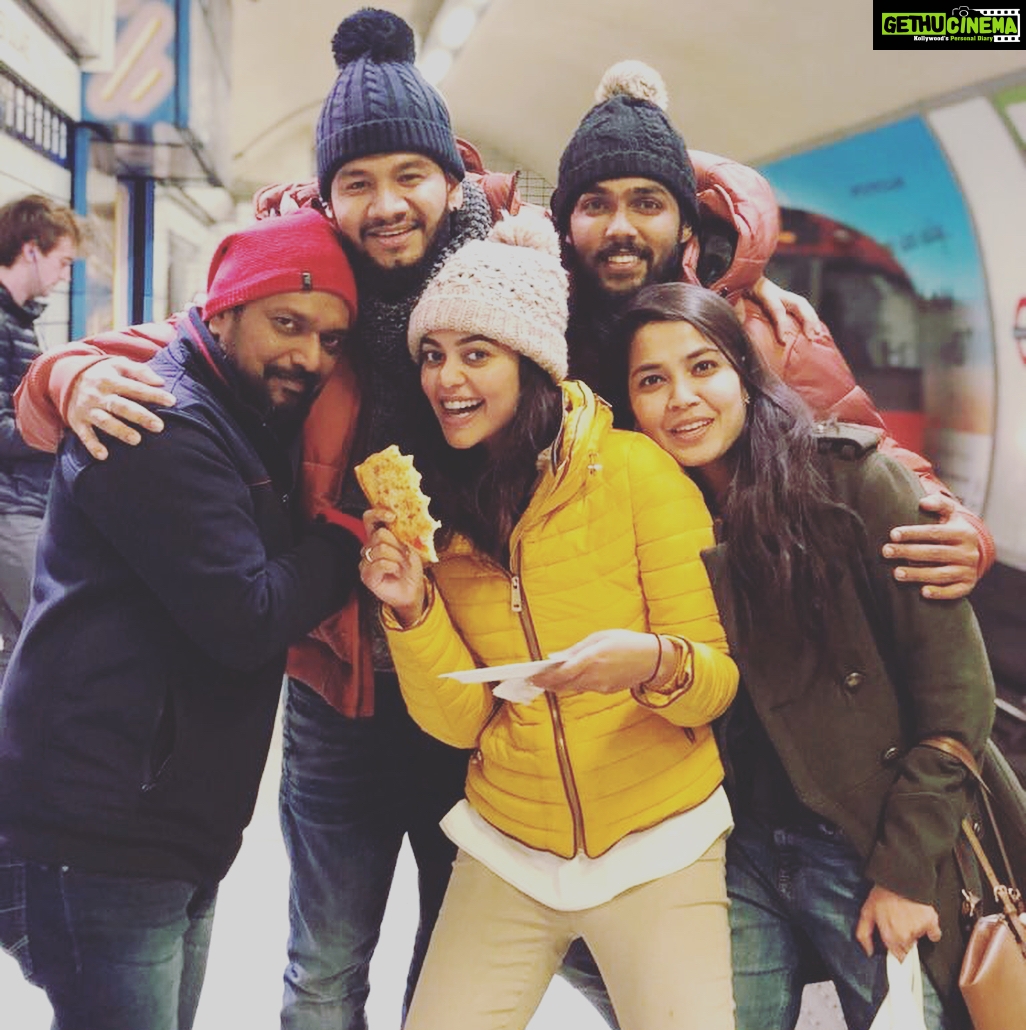 Bindu Madhavi Instagram - Going back with such good memories..... thanku London..... gonna miss my Gemini twin d most @shana_mahendran ..... thanks for great clicks @rohanbmc..... @pradeepmilroy @actorarav #londondiaries #centrallondon #friends #memoriesmade Central London