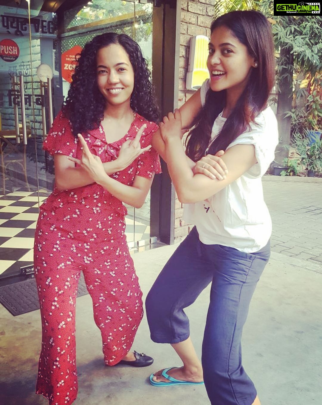 Bindu Madhavi Instagram - Thug life😂😆 @varshagovindu #sisters❤️👭