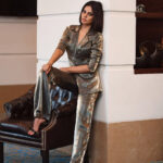 Bindu Madhavi Instagram - Good way to start 2018....... #covergal #jancover #metallicolive #pantsuit @wemagazineofficial Styling, wardrobe, makeup- @suresh.menon (did I miss ny😋😘). Man behind the lense @mobinkurien, hair- @vurvesalon