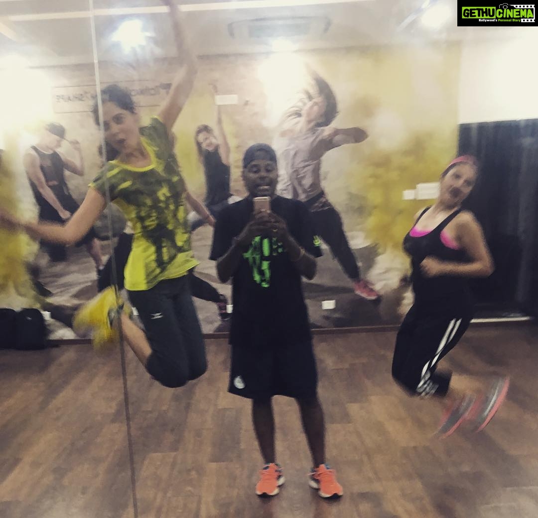 Bindu Madhavi Instagram - Zumba with amru.... #senthilclass ##workoutmode
