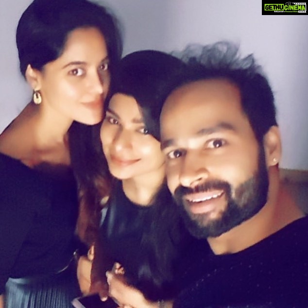 Bindu Madhavi Instagram - And then we catchup.... #collegebestie #funtastic #roomies