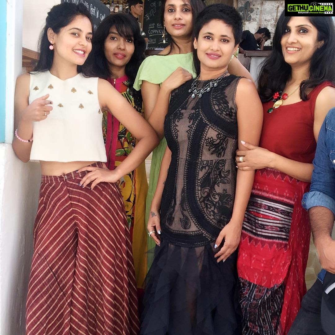 Bindu Madhavi Instagram - Happy bday to the best humanbeing I know..... love you Bobby @sravanthichukkapalli @siriisha_mulpura @swathikilaru