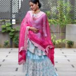 Bindu Madhavi Instagram – Mehndi vibes  #swevishpelli 

Outfit – @Naazbynoor
Jewellery – @Ishhaara
Makeup – @artistrybyshanu
Hair – @pui_c_ammy
Photography – @sat_narain & @dilip.sarangan
Styled by @Blueprint_By_Navya_Divya & @DesignByBlueprint