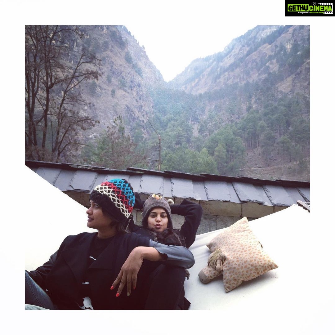 Bindu Madhavi Instagram - Meri Jaan, mera sher..... sending you virus free hugs and kisses, Happy bday Bobby ❤️❤️ miss and love you the most 🤗😘 @sravanthichukkapalli #kasoldiaries #mountainscalling