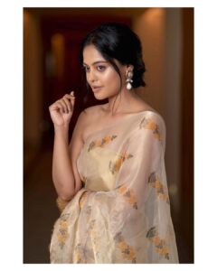 Bindu Madhavi Instagram - For the Launch of Aha OTT platform Saree - @MerasalOfficial H + M - @Danam_Mua / @VurveSalon Photography - @Mahesh_Namburi Styled by @Blueprint_By_Navya_Divya & @DesignByBlueprint