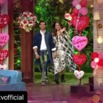 Bipasha Basu Instagram - Watch our #monkeylove on #thekapilsharmashow ❤️ Repost @sonytvofficial with @make_repost ・・・ Iss Valentine Week @iamksgofficial aur @bipashabasu aa rahe hain @kapilsharma ke ghar barsaane pyaar, hasi ke saath pyaar ka khumaar bhi sab par hoga sawaar! ♥️ Dekhiye #TheKapilSharmaShow, iss Shani-Ravi raat 9:30 baje, sirf Sony par. @archanapuransingh @krushna30 @bharti.laughterqueen @kikusharda @realsudeshlehri @chandanprabhakar @sumonachakravarti @rochellerao @its_jamielever #TKSS