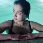 Catherine Tresa Instagram - Always trying to keep it cool😎. #mondayvibes #downtime #waterbaby 📸@venkatbattula1